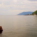 Wypływ Angary z jeziora Bajkał, w dali port Bajkał.